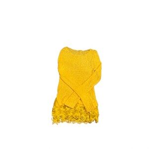 Lightweight sweater with lace trim